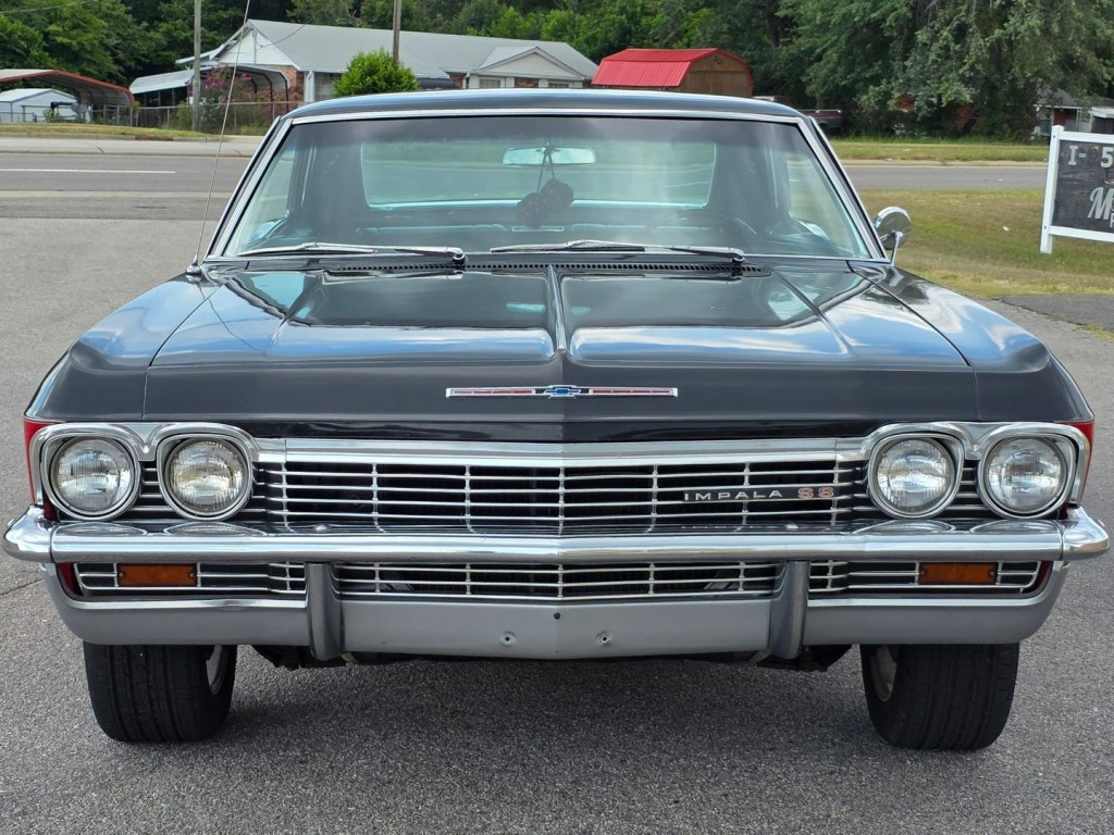 1965 Chevrolet Impala Image 3
