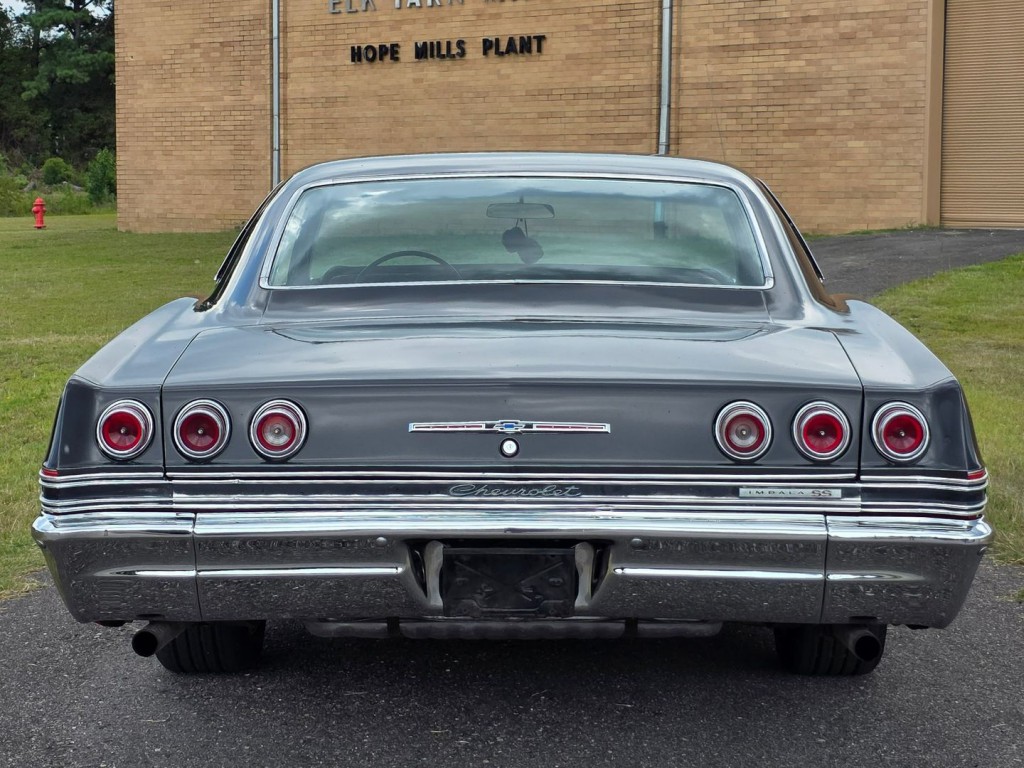 1965 Chevrolet Impala Image 9