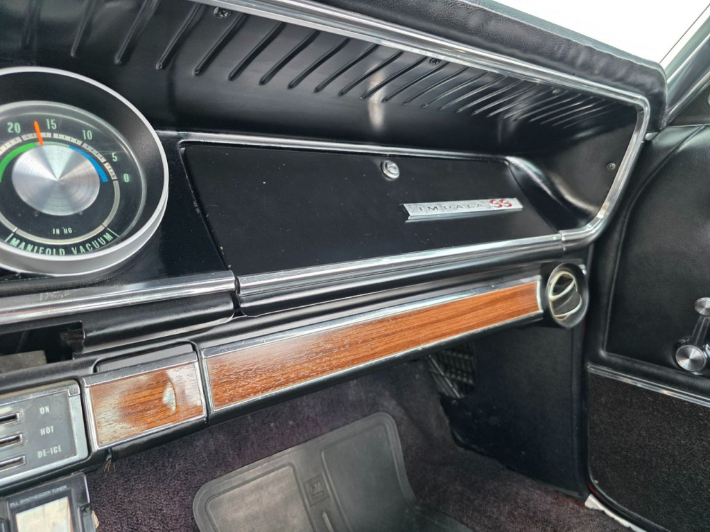1965 Chevrolet Impala Image 20