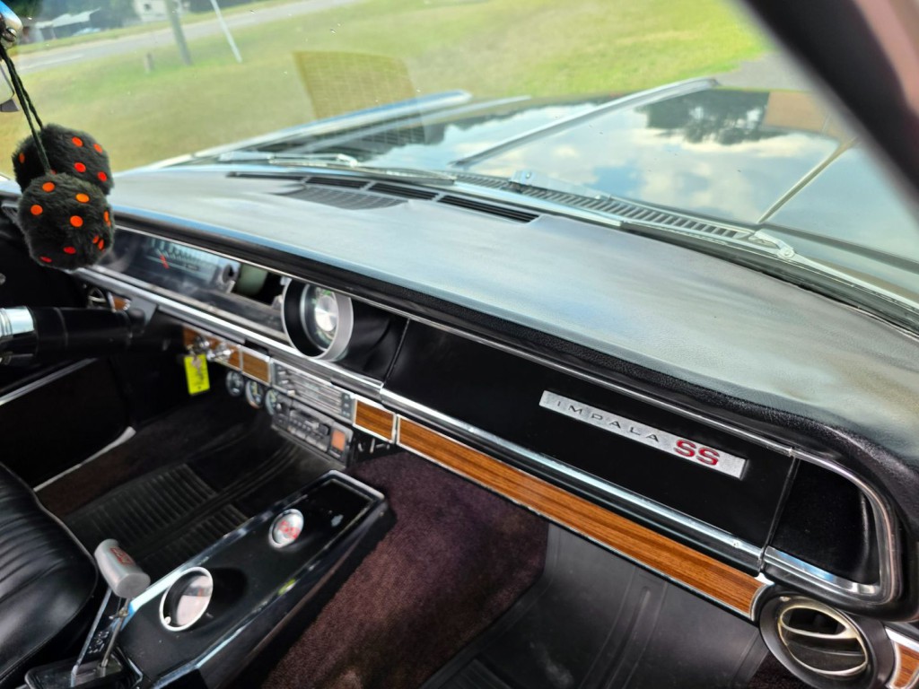 1965 Chevrolet Impala Image 32