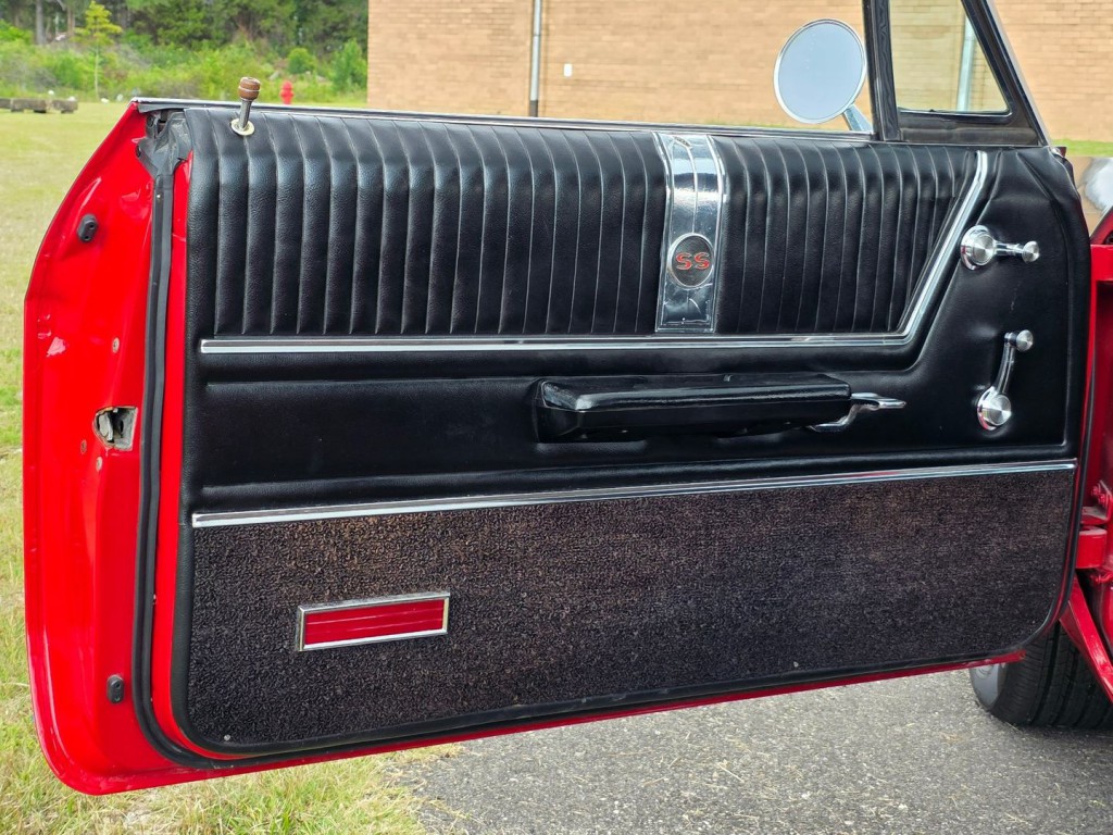 1965 Chevrolet Impala Image 35
