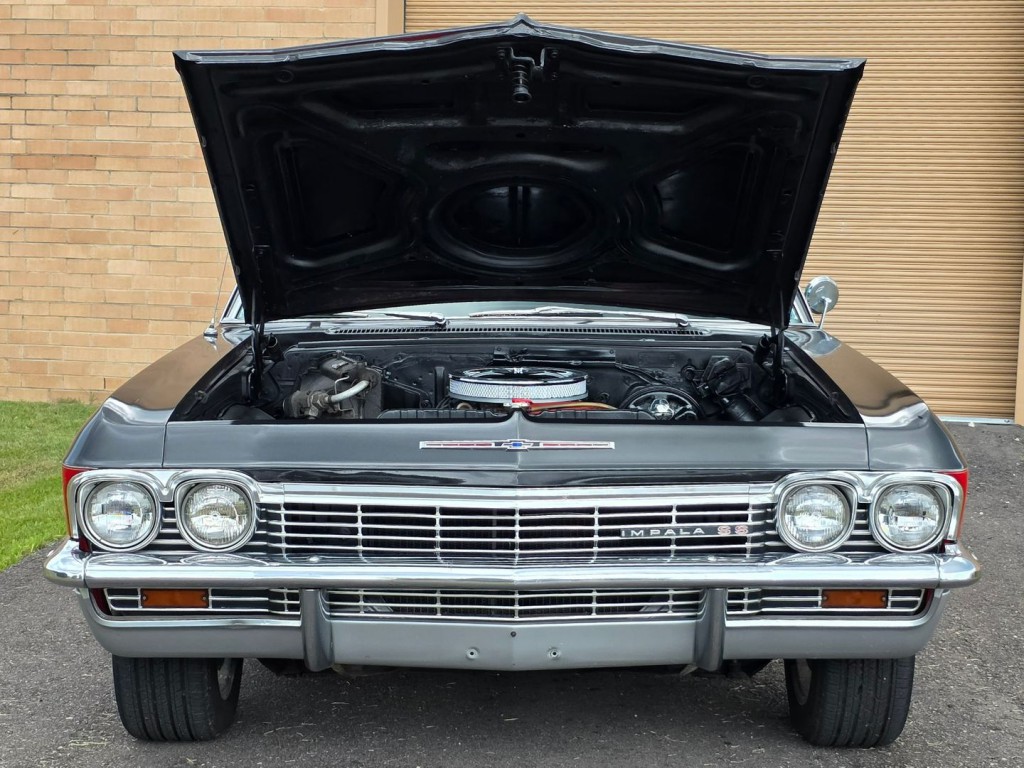 1965 Chevrolet Impala Image 38