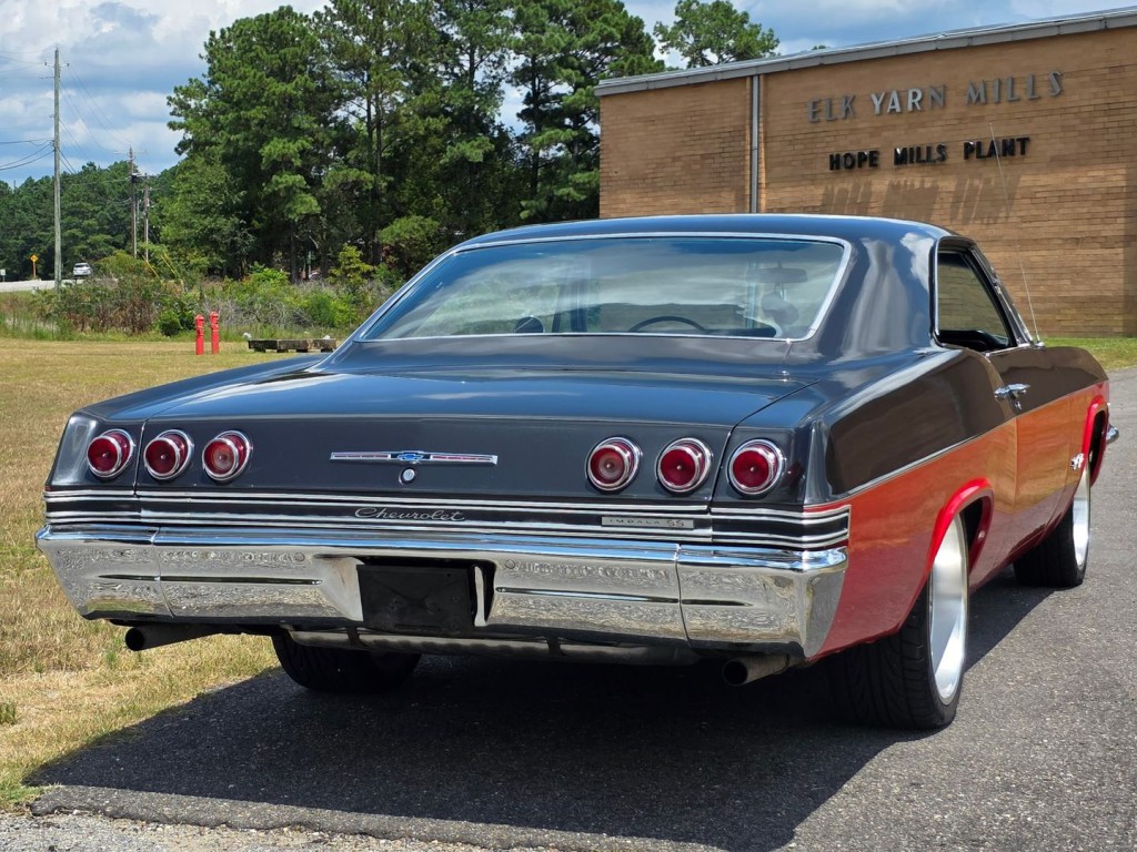 1965 Chevrolet Impala Image 8