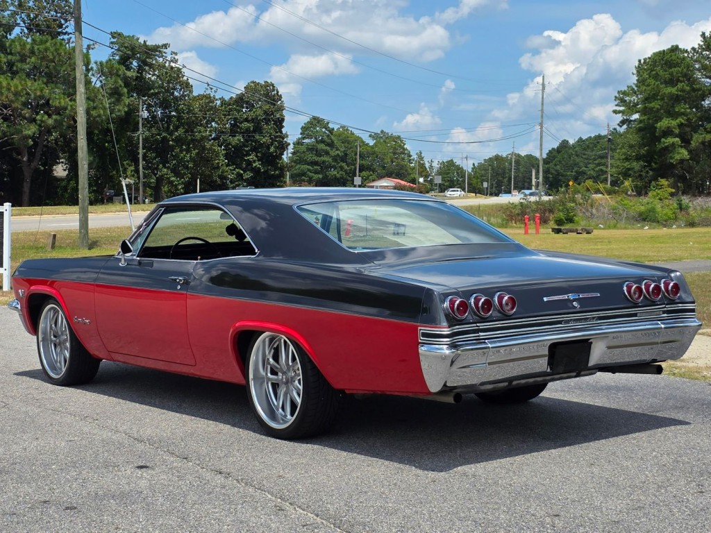 1965 Chevrolet Impala Image 11