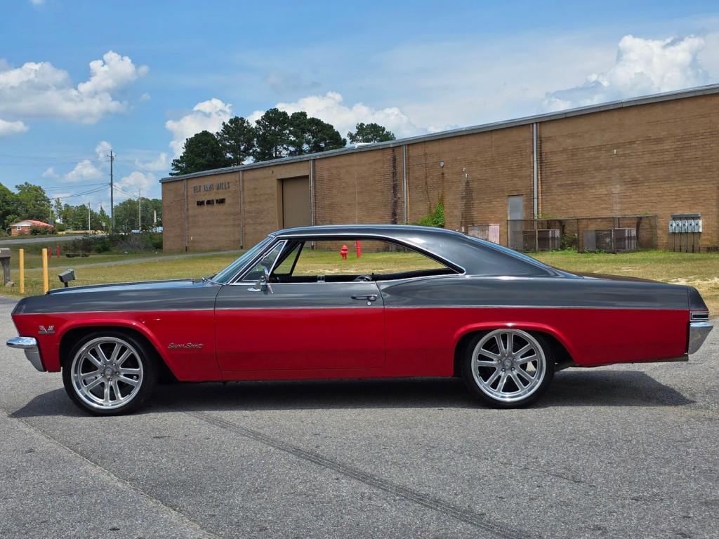 1965 Chevrolet Impala Image 12