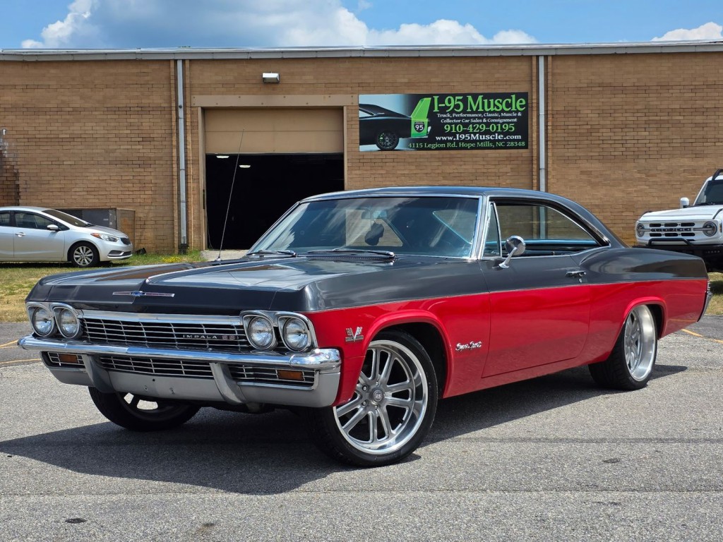 1965 Chevrolet Impala Image 13