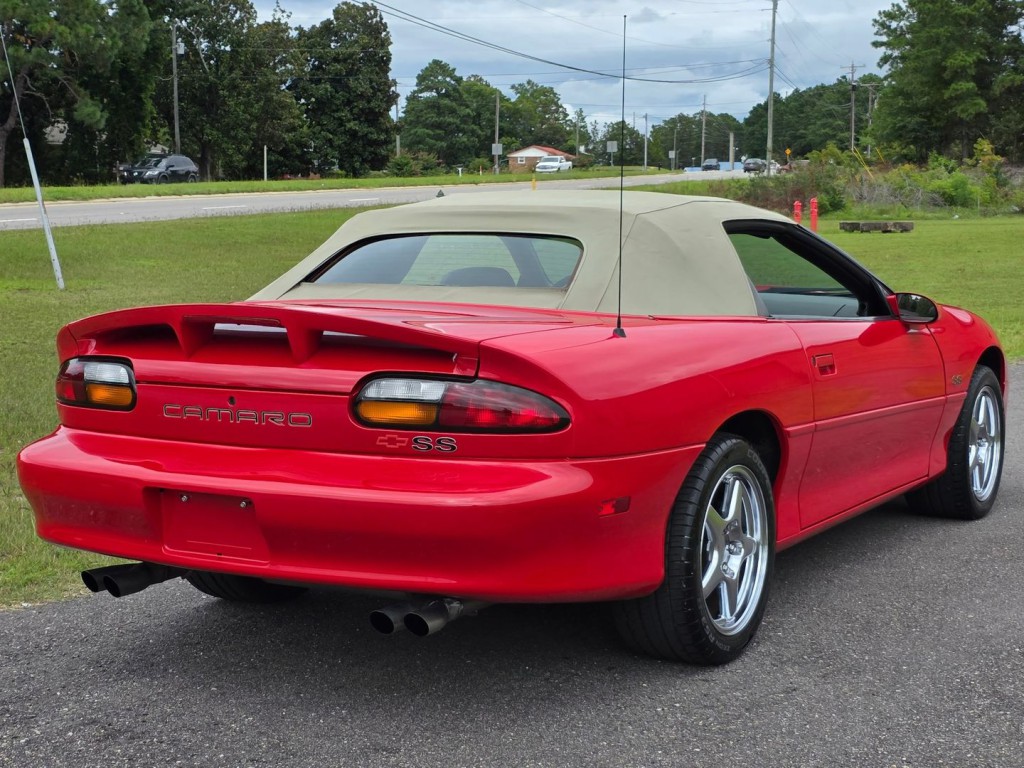 2000 Chevrolet Camaro Image 9