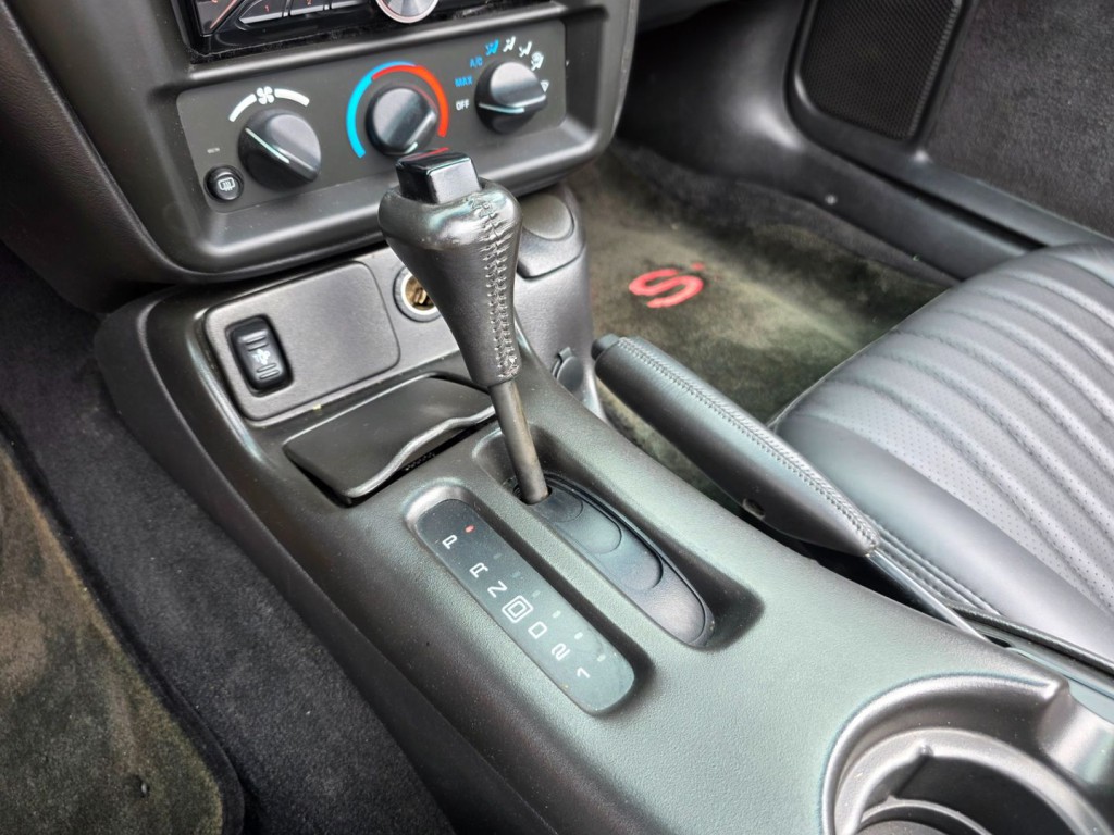 2000 Chevrolet Camaro Image 24