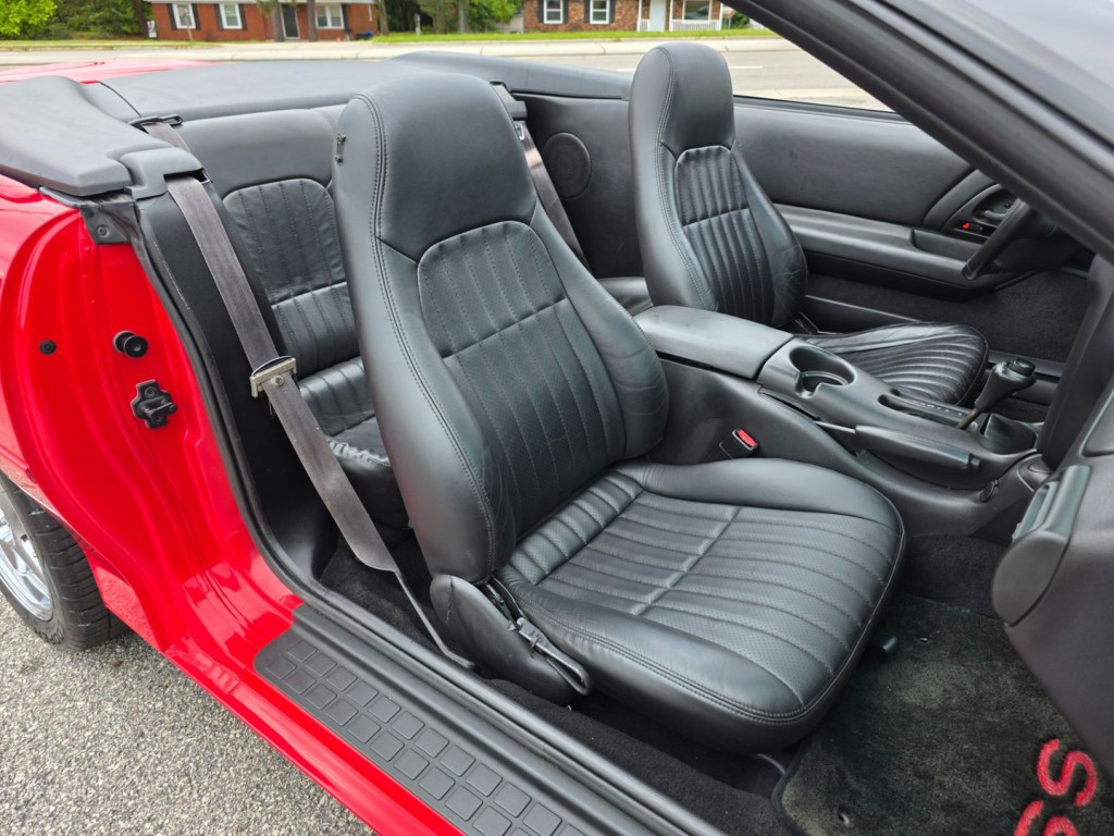 2000 Chevrolet Camaro Image 32