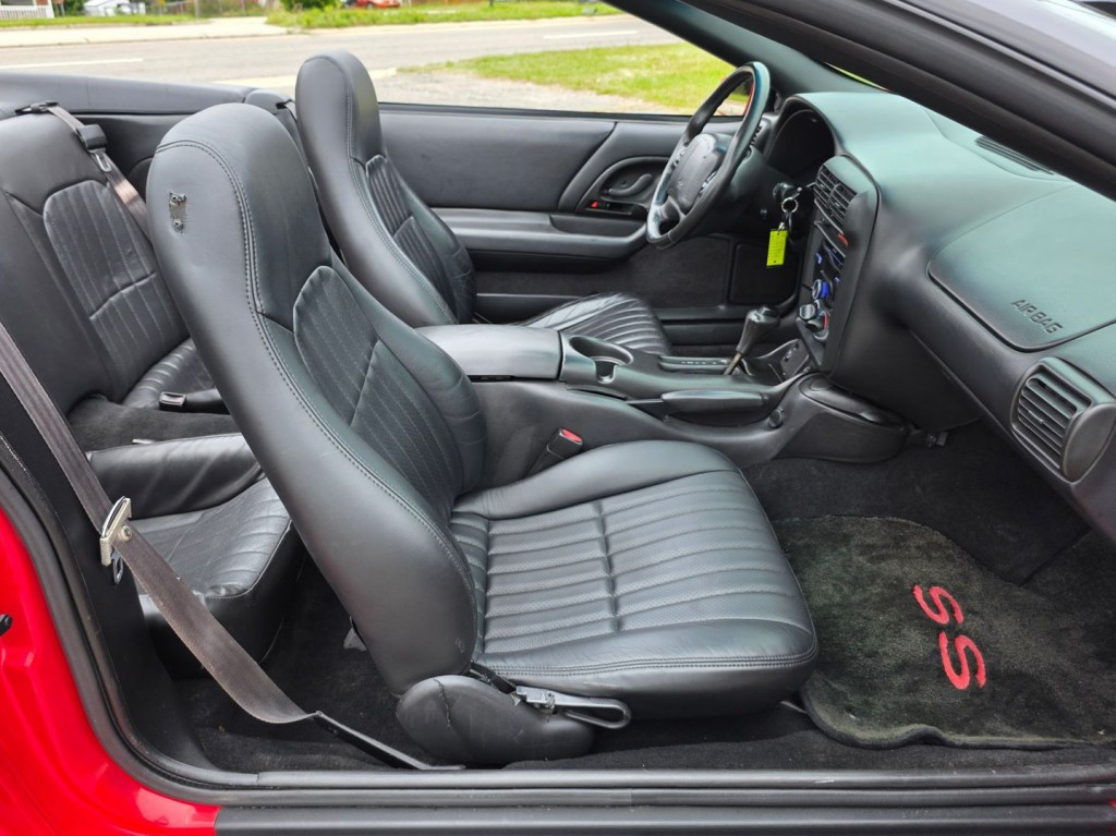 2000 Chevrolet Camaro Image 33