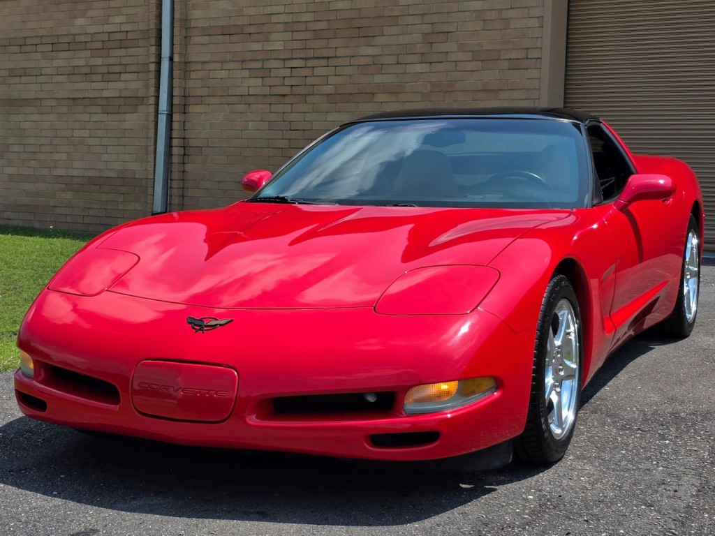 2004 Chevrolet Corvette Image 2