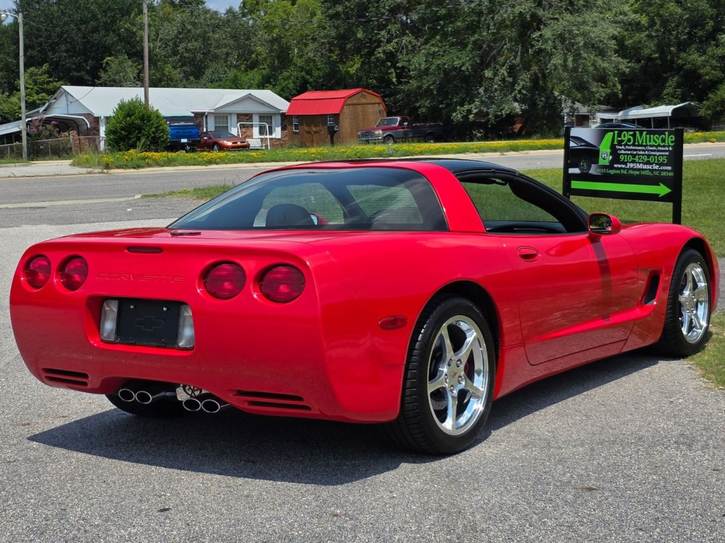 2004 Chevrolet Corvette Image 7