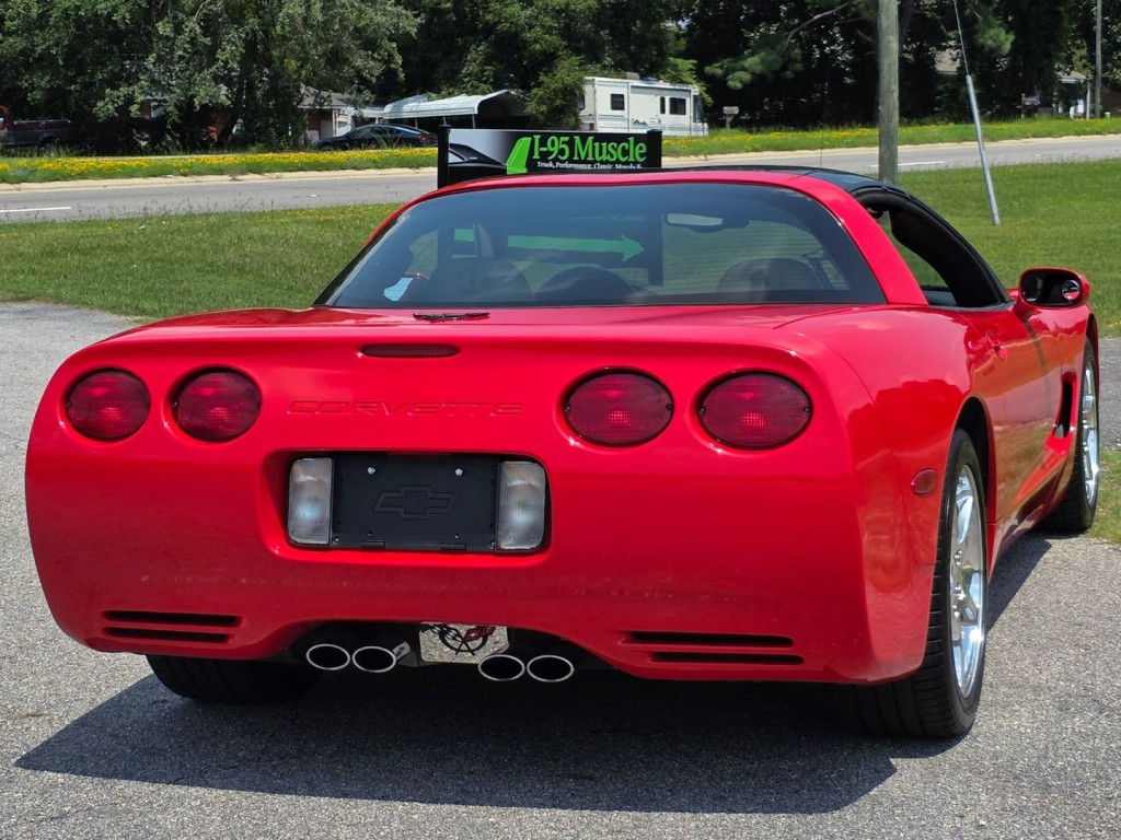 2004 Chevrolet Corvette Image 8