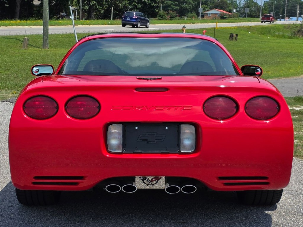 2004 Chevrolet Corvette Image 9