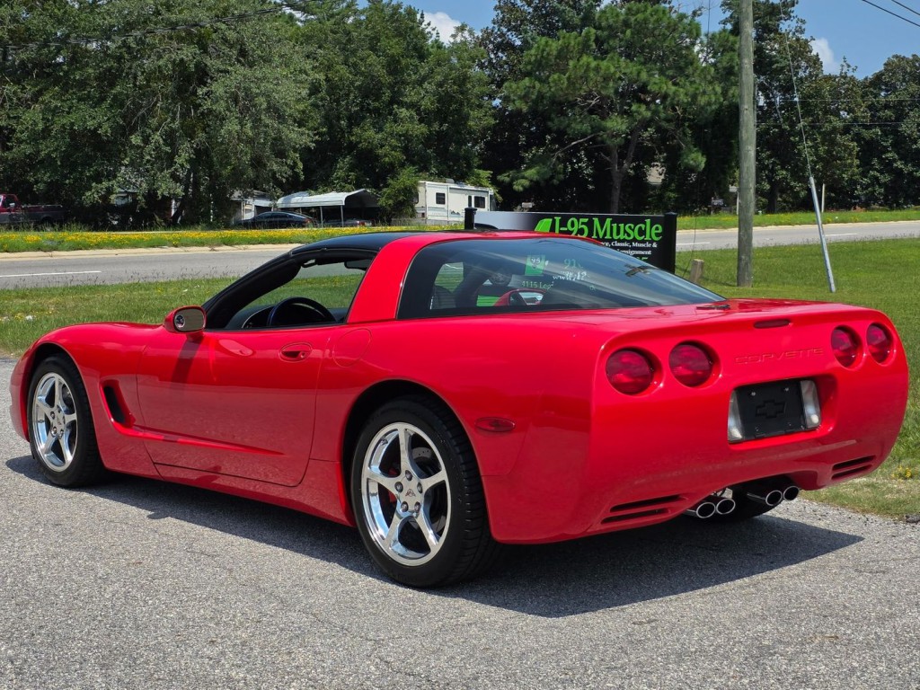 2004 Chevrolet Corvette Image 11
