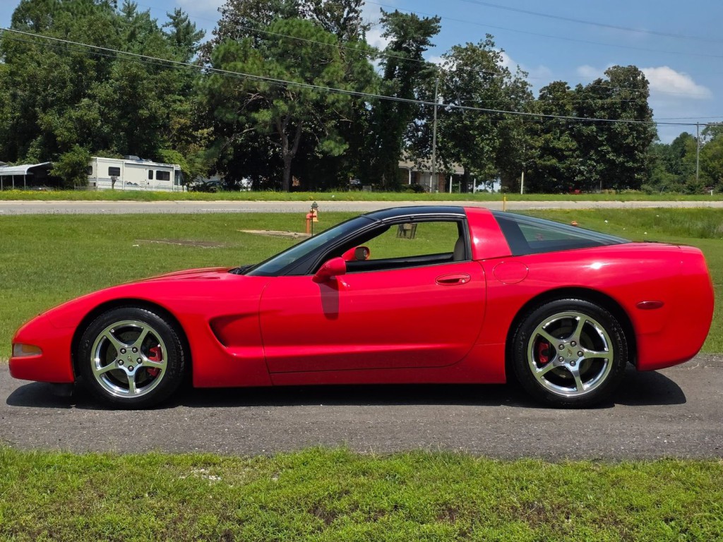 2004 Chevrolet Corvette Image 12