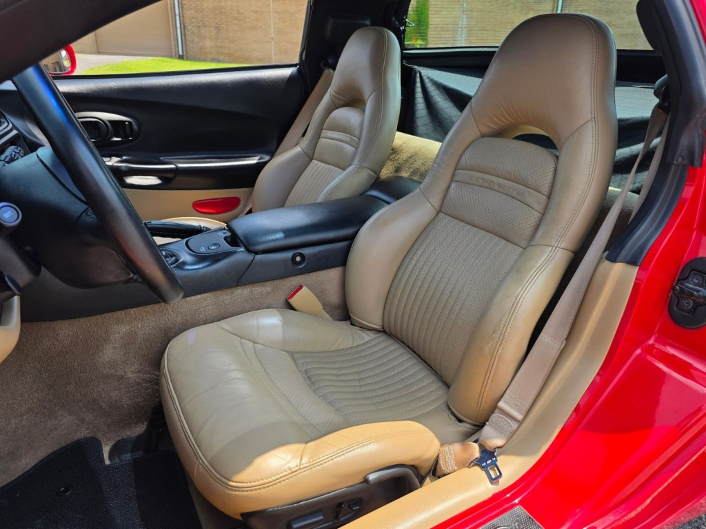 2004 Chevrolet Corvette Image 14
