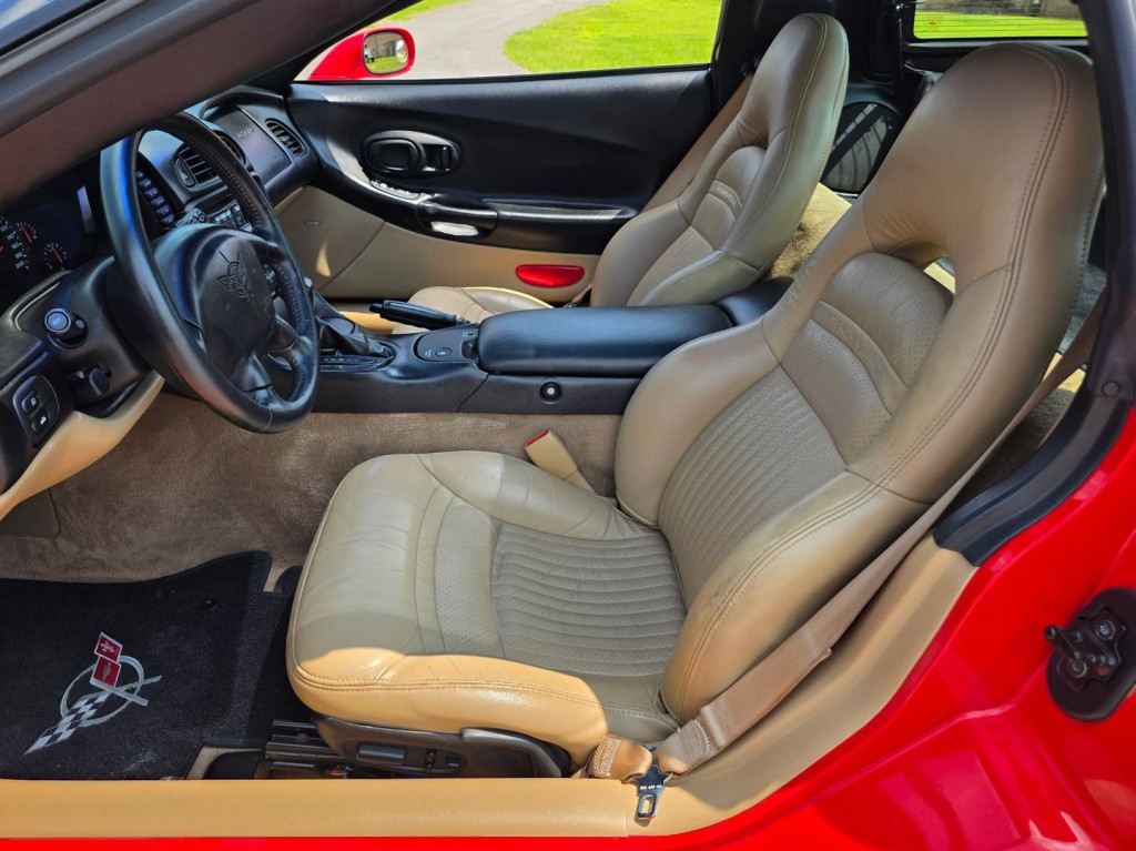 2004 Chevrolet Corvette Image 15