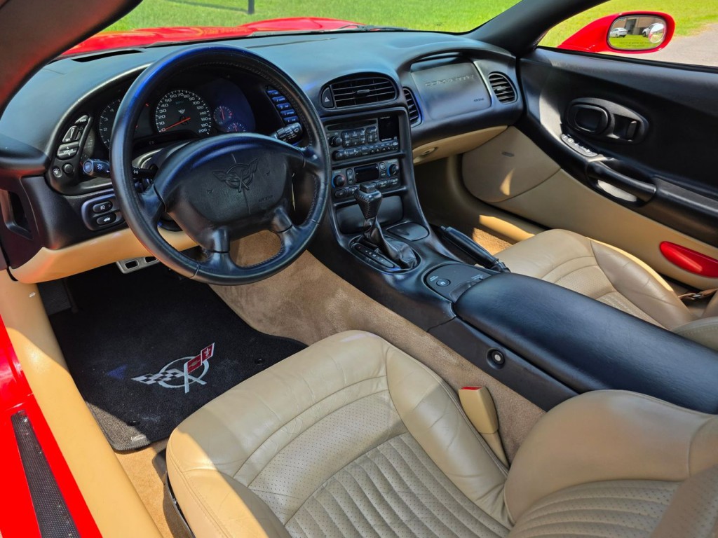 2004 Chevrolet Corvette Image 16