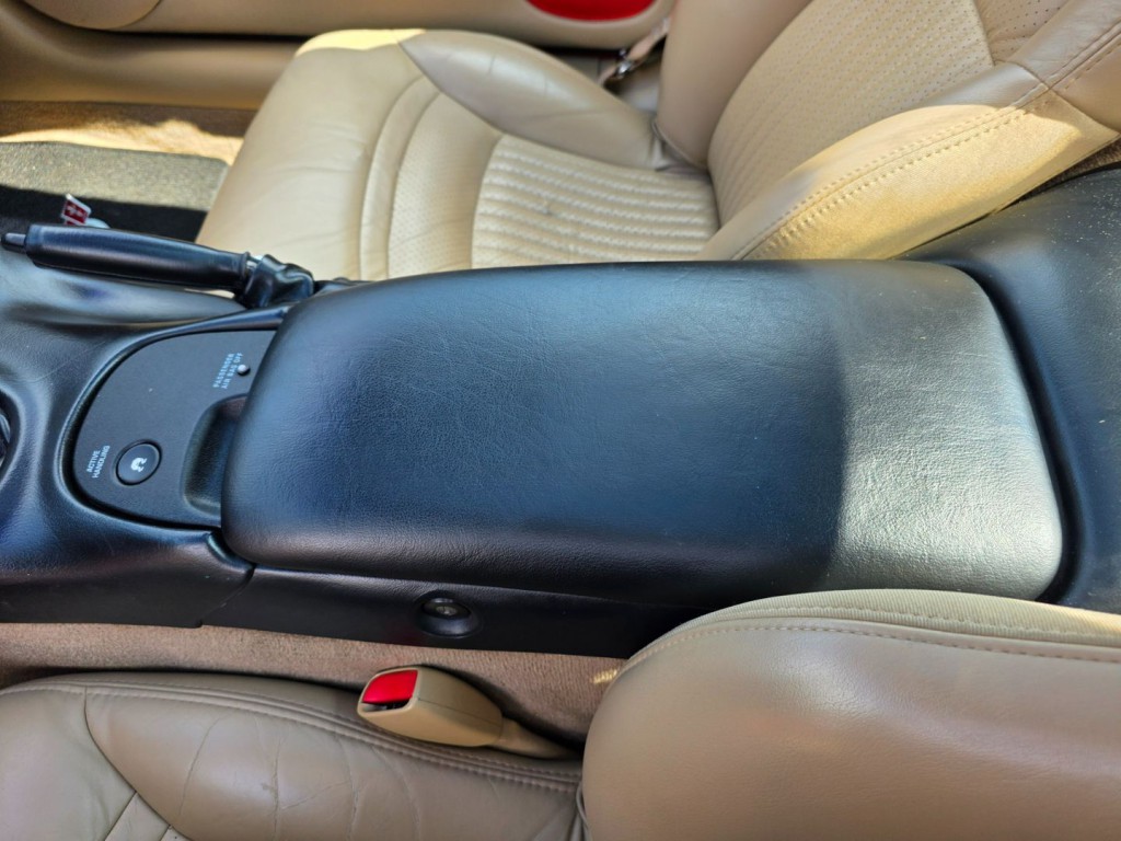 2004 Chevrolet Corvette Image 24