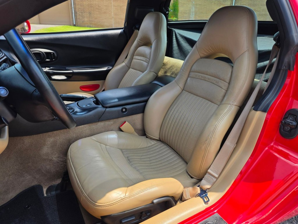 2004 Chevrolet Corvette Image 26
