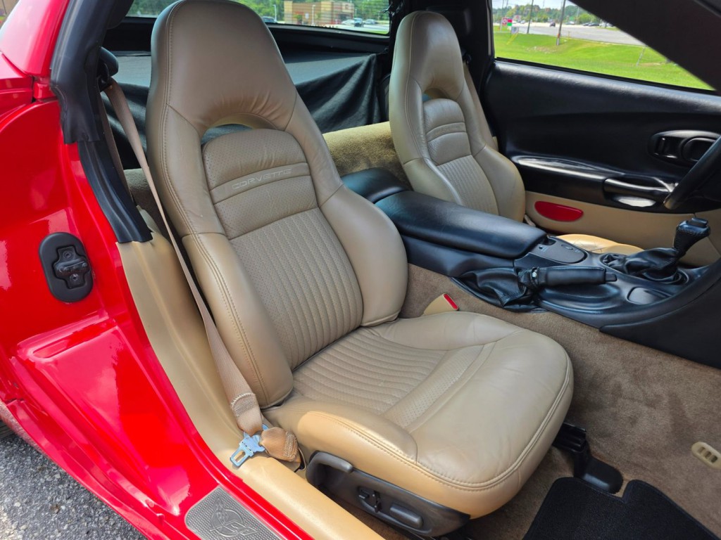 2004 Chevrolet Corvette Image 29