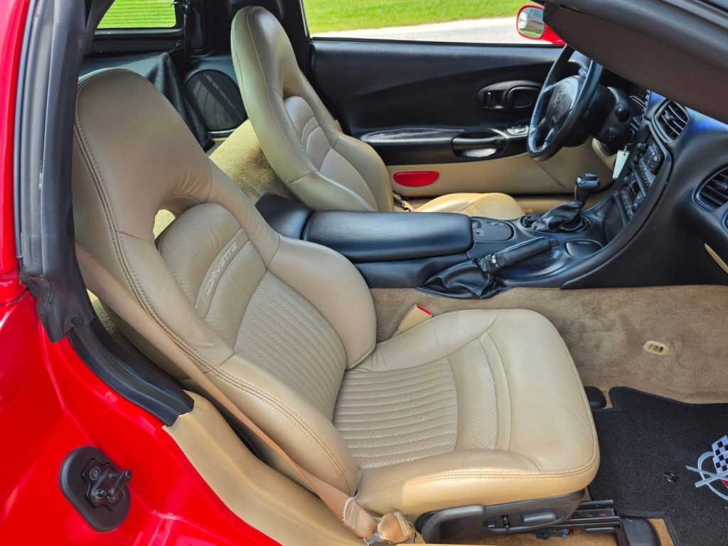 2004 Chevrolet Corvette Image 30