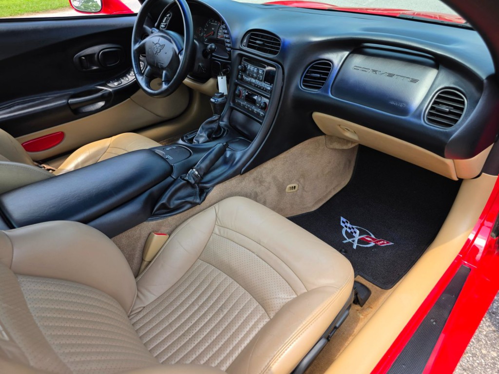 2004 Chevrolet Corvette Image 31