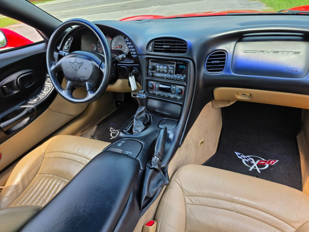 2004 Chevrolet Corvette Image 32