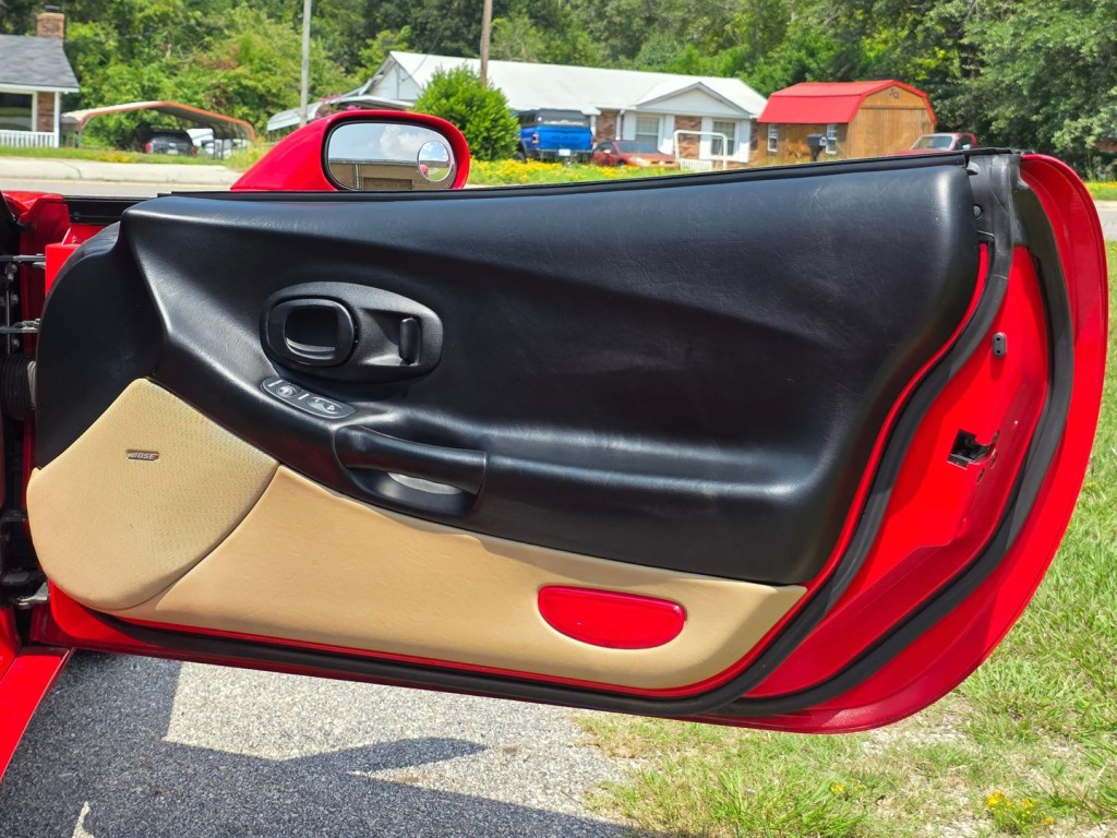 2004 Chevrolet Corvette Image 36