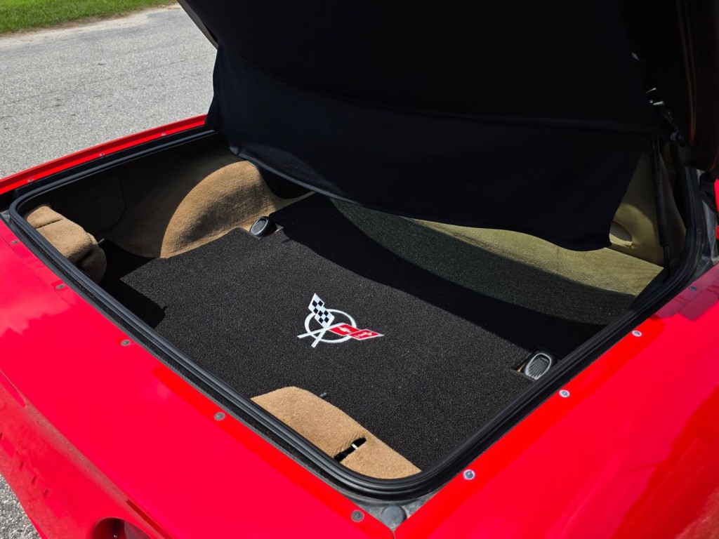 2004 Chevrolet Corvette Image 46