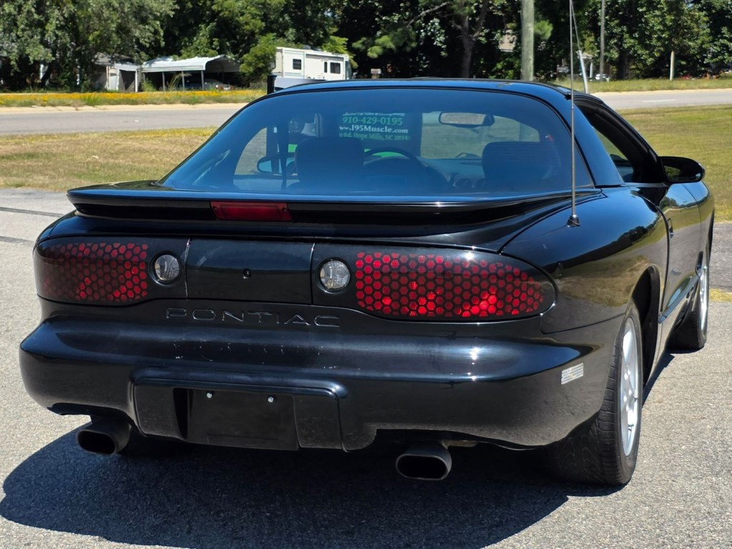 1999 Pontiac Firebird Image 8