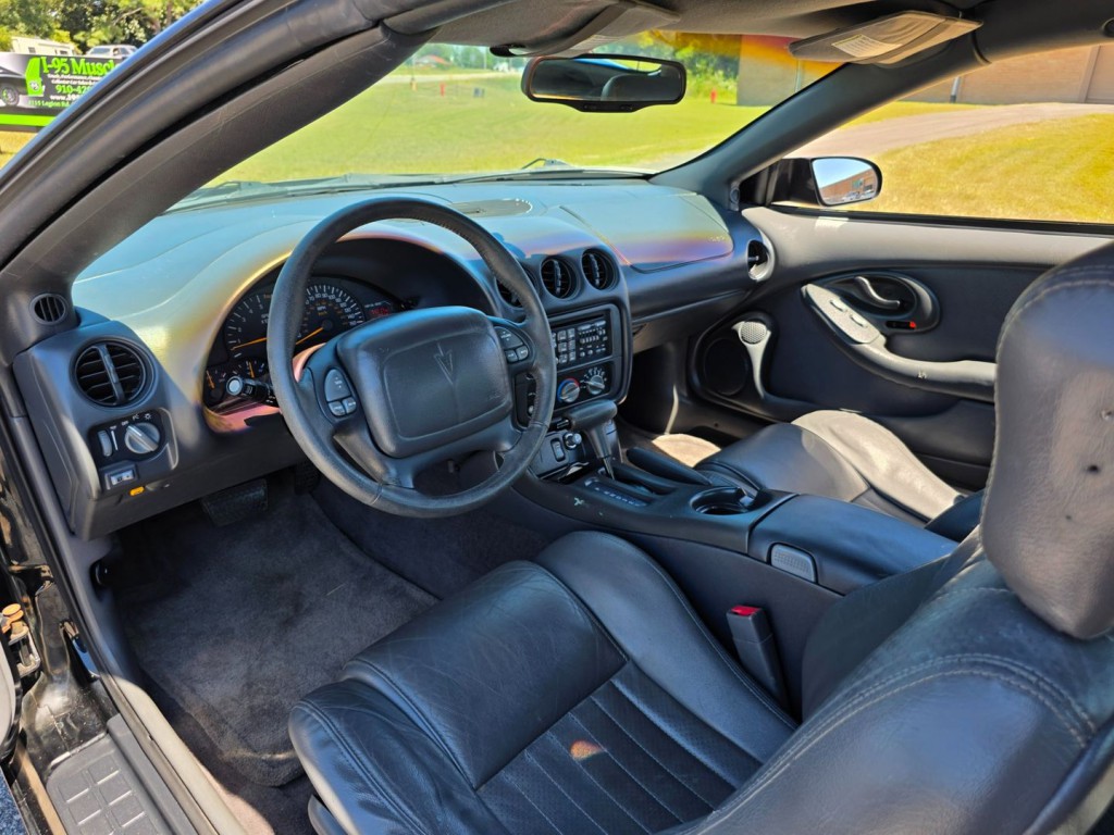 1999 Pontiac Firebird Image 16