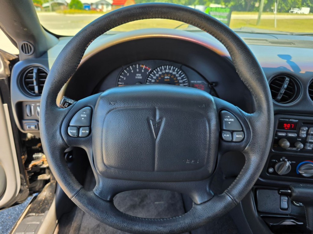 1999 Pontiac Firebird Image 17