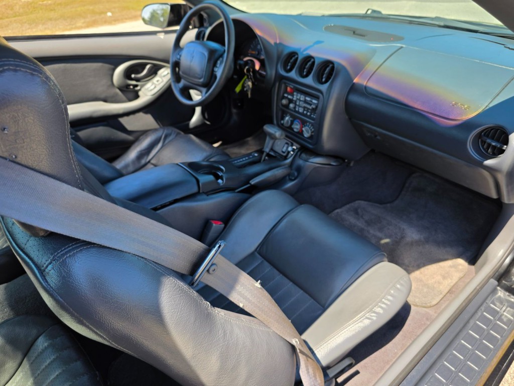 1999 Pontiac Firebird Image 30
