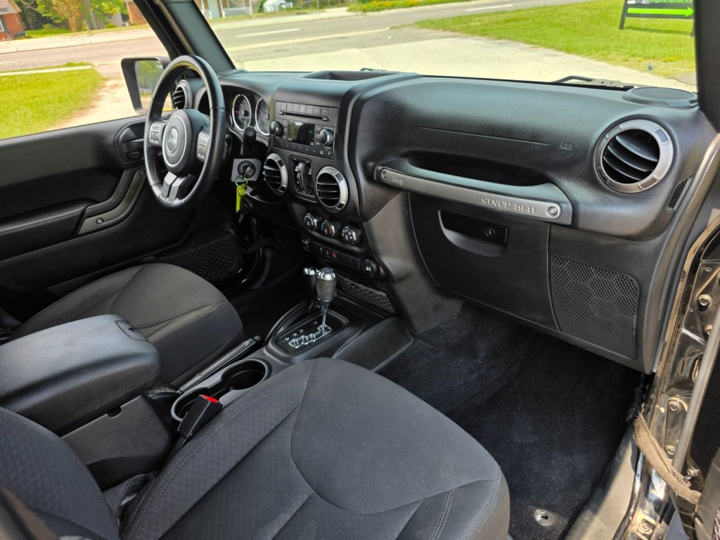 2017 Jeep Wrangler Unlimited Image 32