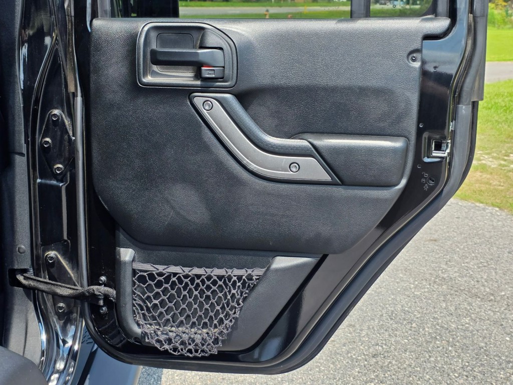 2017 Jeep Wrangler Unlimited Image 37