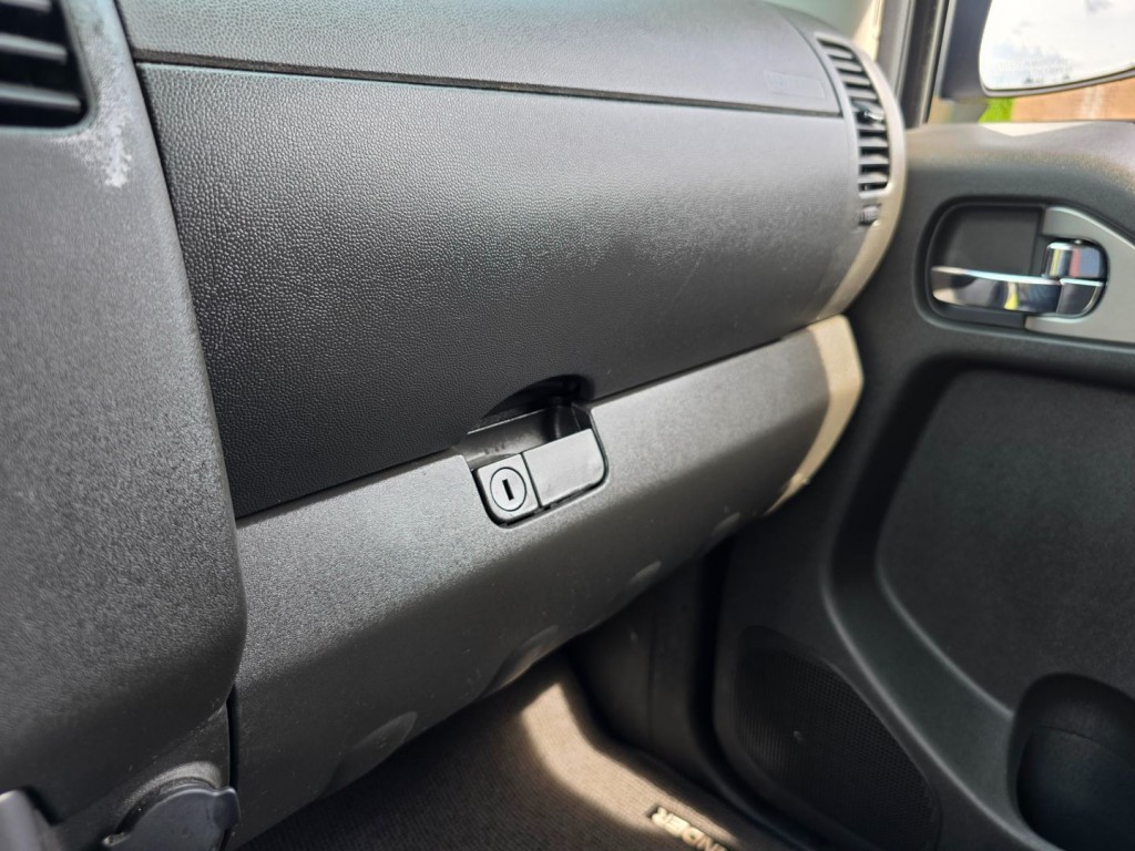 2012 Nissan Pathfinder Image 22