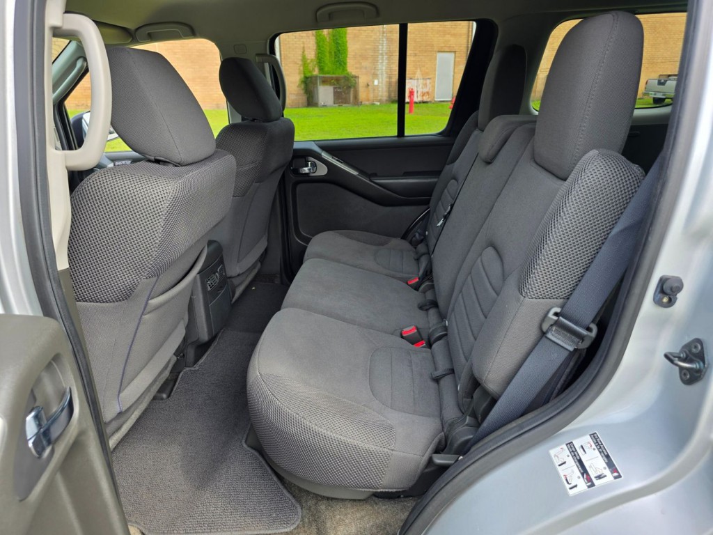 2012 Nissan Pathfinder Image 28
