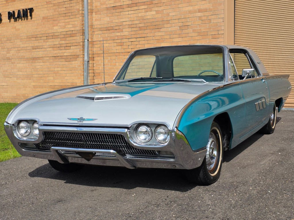1963 Ford Thunderbird Image 2