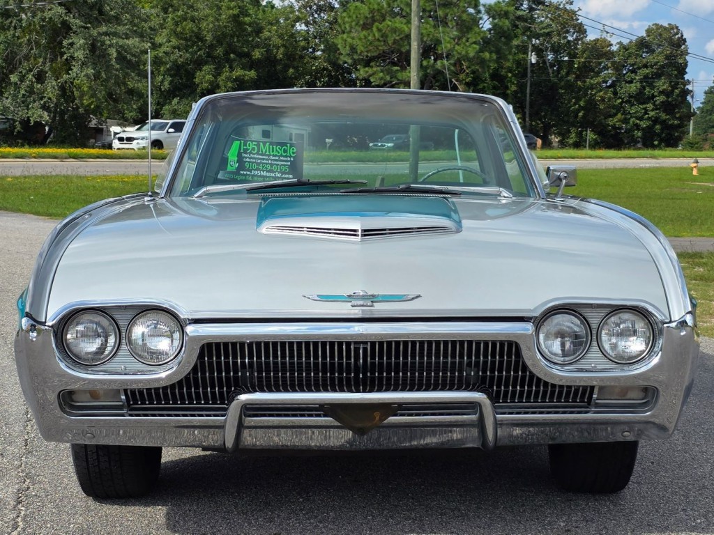 1963 Ford Thunderbird Image 3