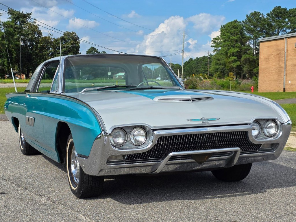 1963 Ford Thunderbird Image 4