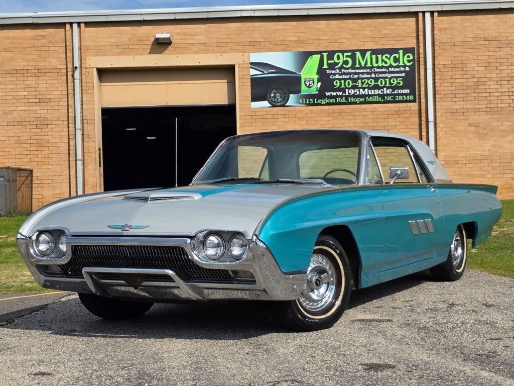 1963 Ford Thunderbird Image 13