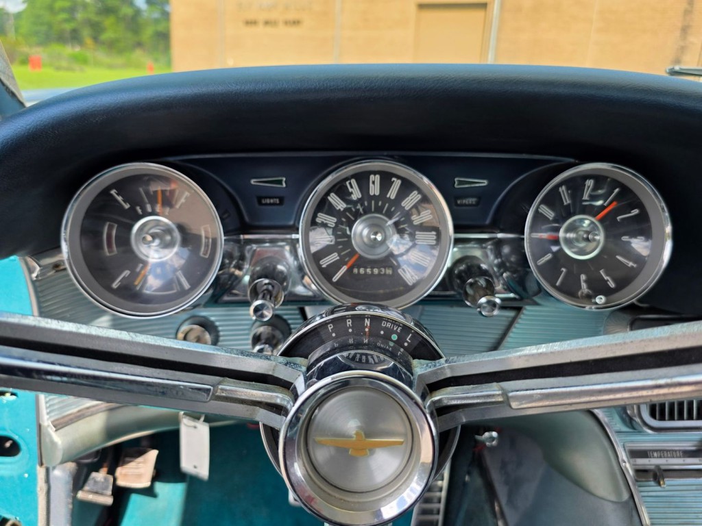 1963 Ford Thunderbird Image 18