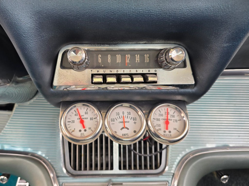 1963 Ford Thunderbird Image 20