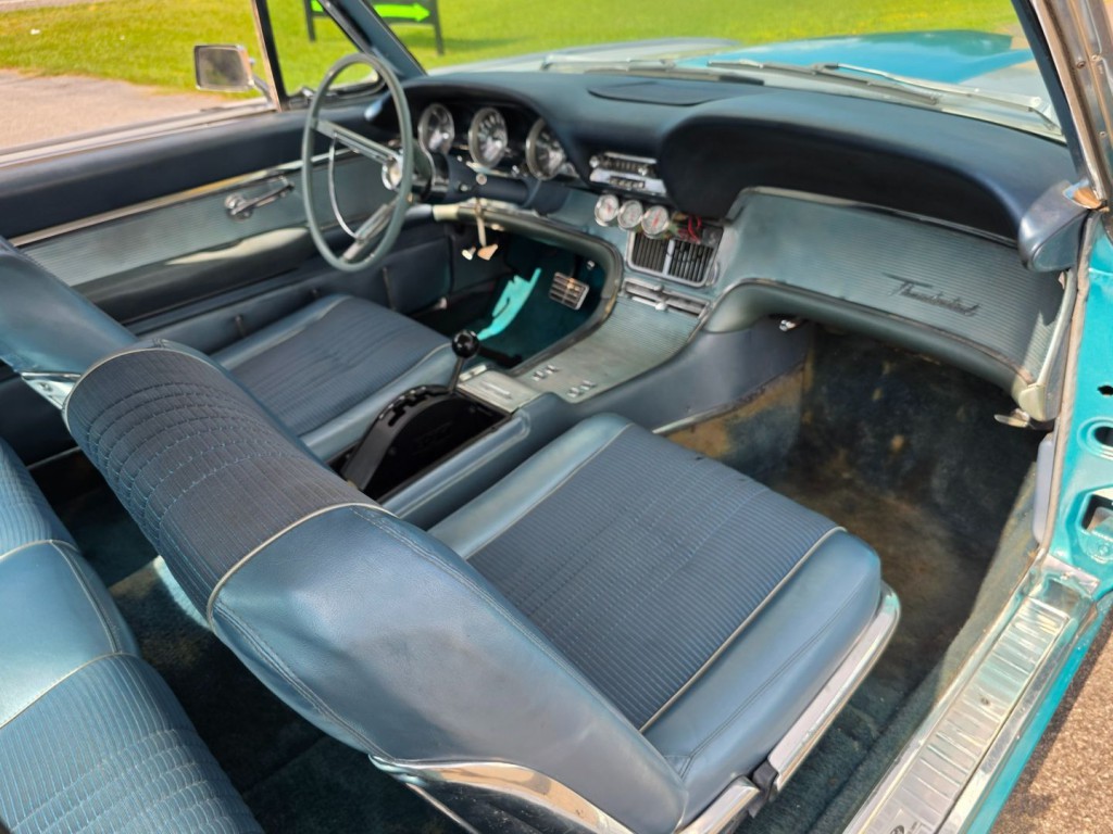 1963 Ford Thunderbird Image 30