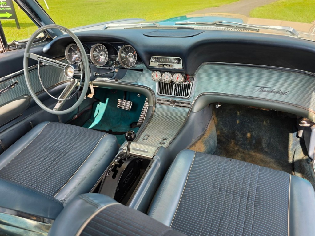1963 Ford Thunderbird Image 31