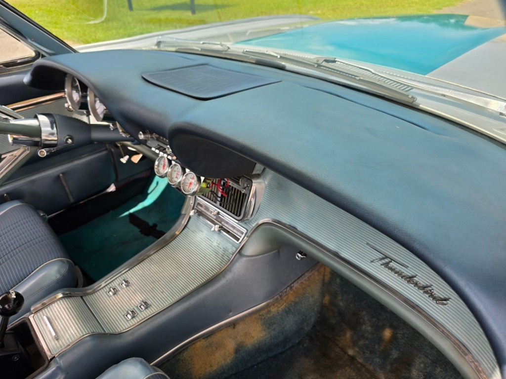 1963 Ford Thunderbird Image 32