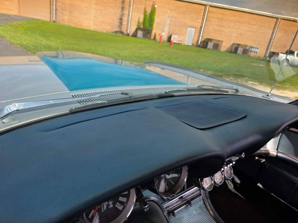 1963 Ford Thunderbird Image 33