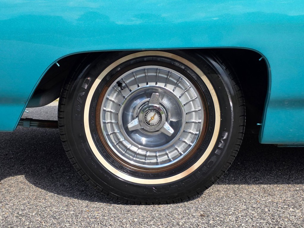 1963 Ford Thunderbird Image 50